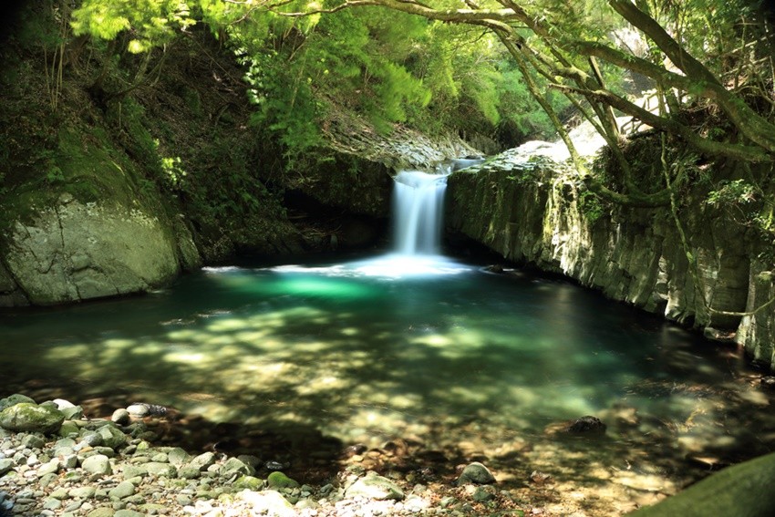 Nào mình cùng đi ngắm 7 thác nước “Kawazu Nanadaru” cùng cây cầu xoắn ốc độc lạ!